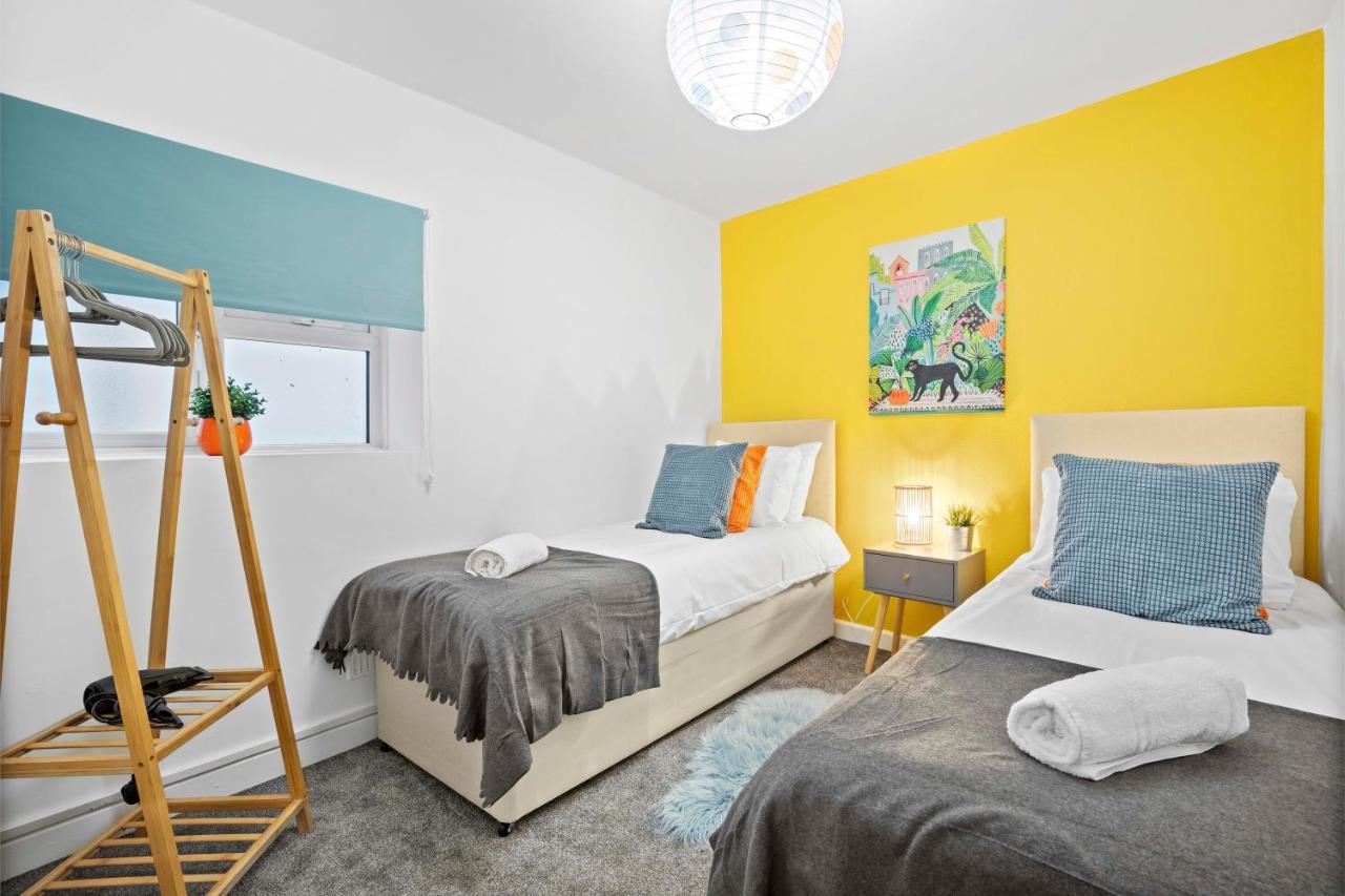 Queens Apartment - By My Getaways - Free Parking For One Car Hove Buitenkant foto
